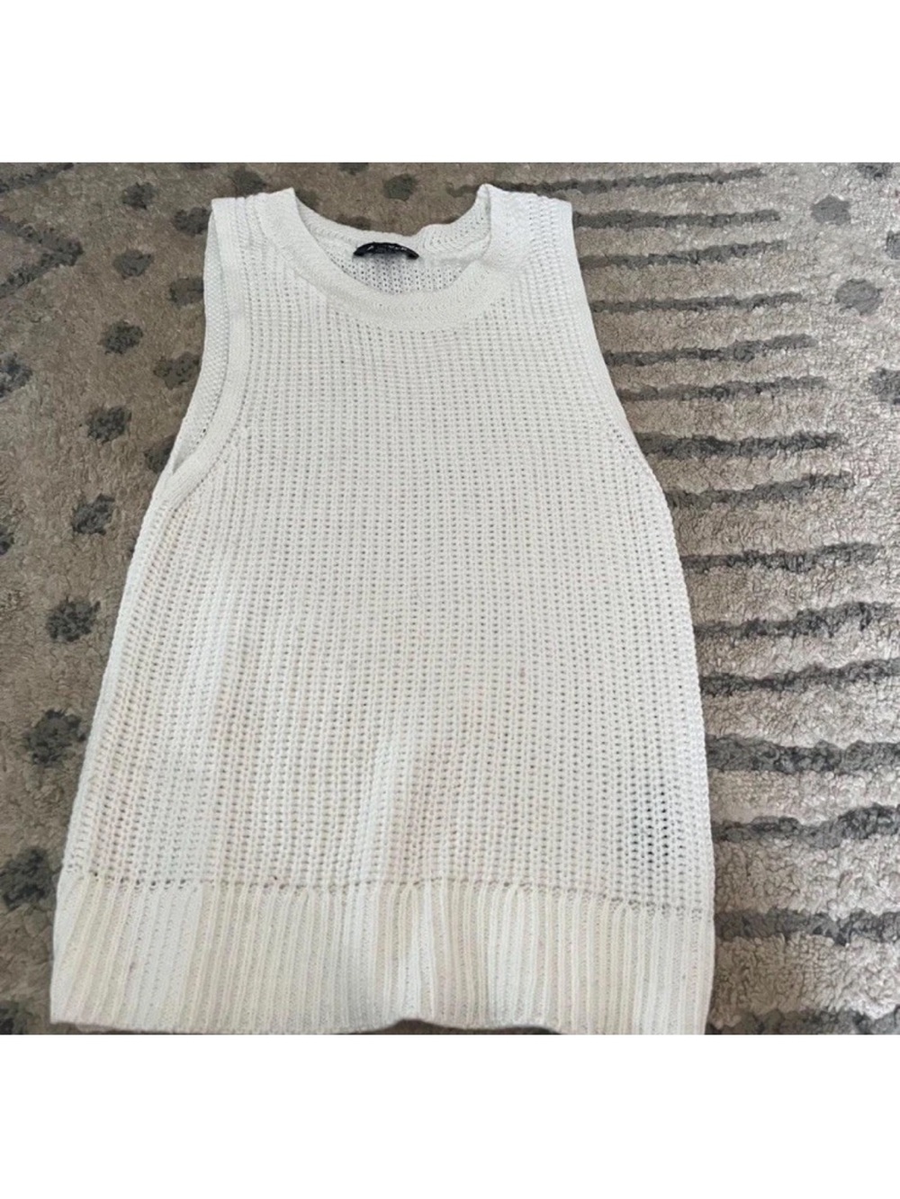 A. Byer Cream Knit V-Neck Sleeveless Sweater